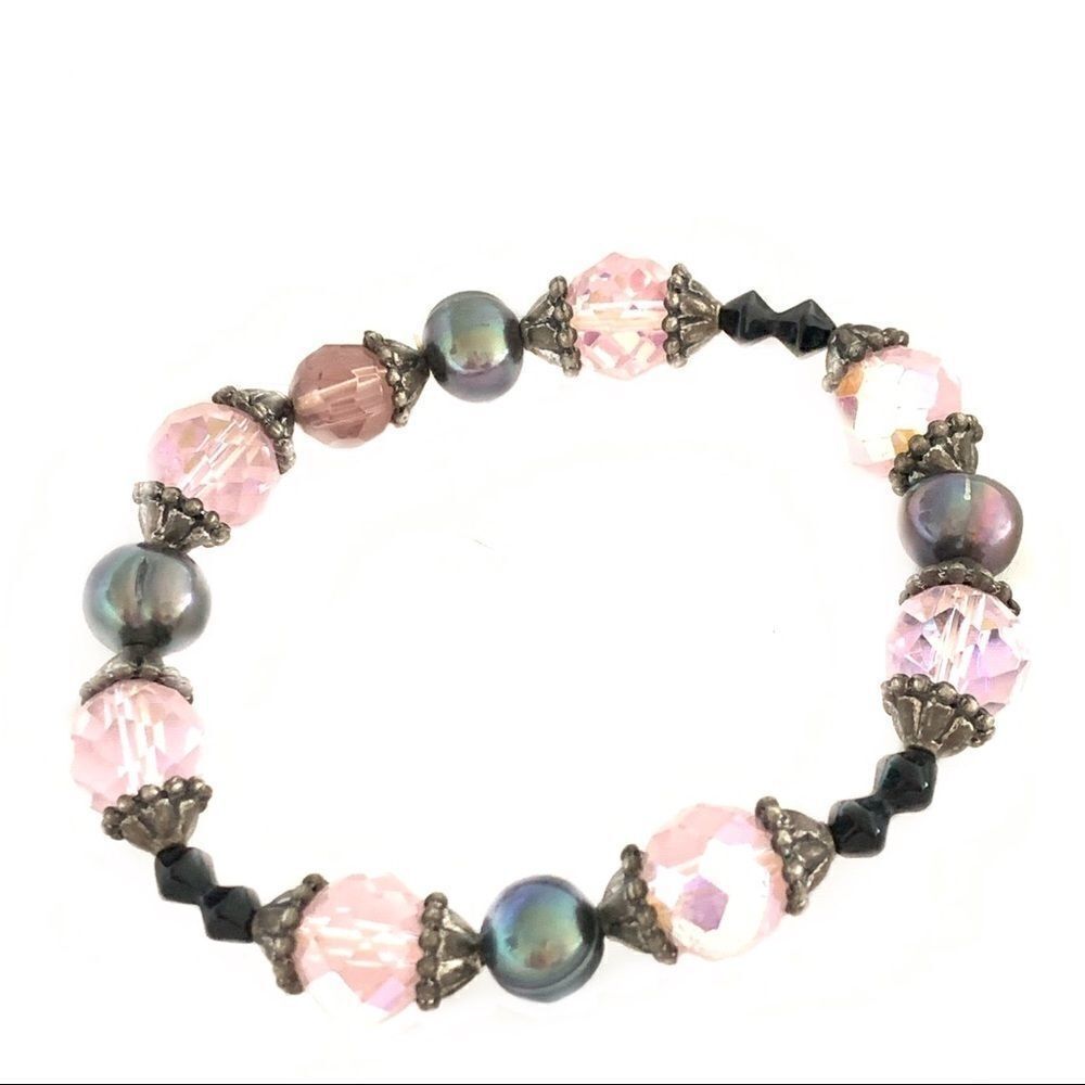 Black Baroque pearl, pink faceted crystals silver bead cap stretch bracelet